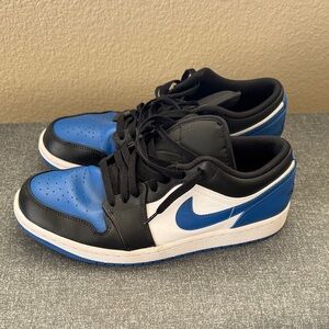 Nike Men's Black, Blue, and White Sneakers